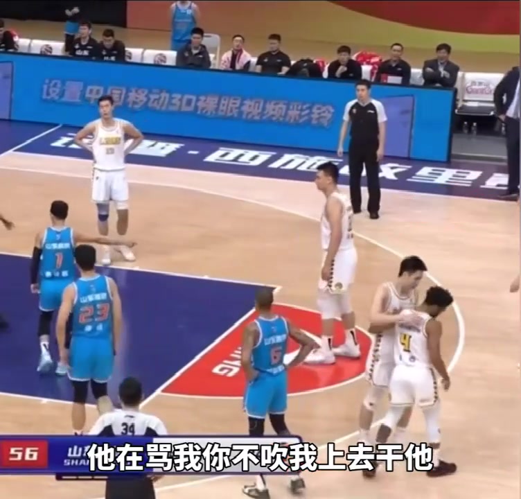 被庫克罵毛了？高詩巖對裁判說：他再罵我你不吹，我就上去干他?。ǜ咴妿r對新疆）