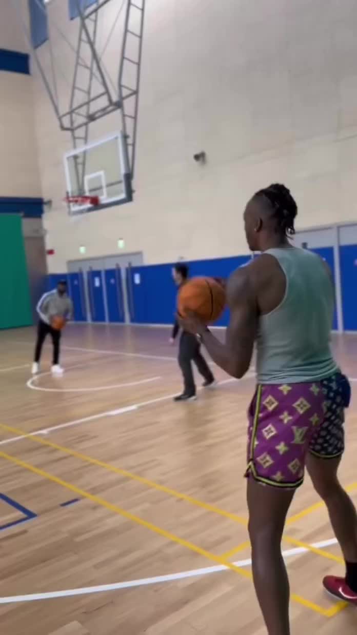 明天要復(fù)出！霍華德ins曬訓(xùn)練視頻：超人就要回歸賽場?。ɑ羧A德的ins賬號）