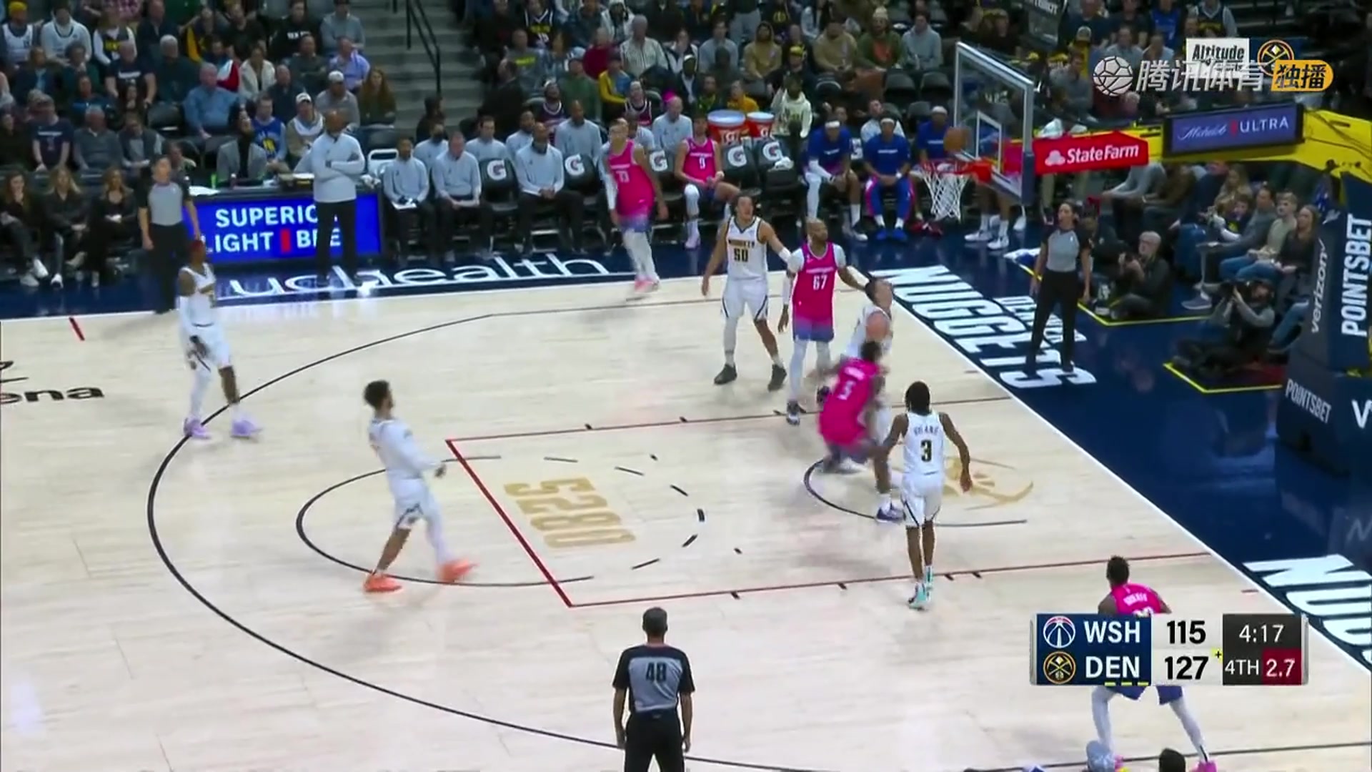 和我一隊(duì)沒這么厲害？巴頓在約基奇頭上搶到前場籃板霸氣補(bǔ)籃得手（約翰·巴頓）